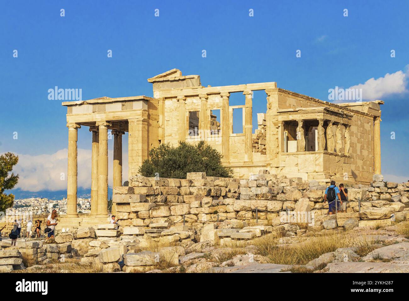 Athen Griechenland 04. Oktober 2018 Akropolis von Athen mit erstaunlichen und wunderschönen Ruinen Parthenon und blauem Himmel in Griechenlands Hauptstadt Athen in Griechenland Stockfoto