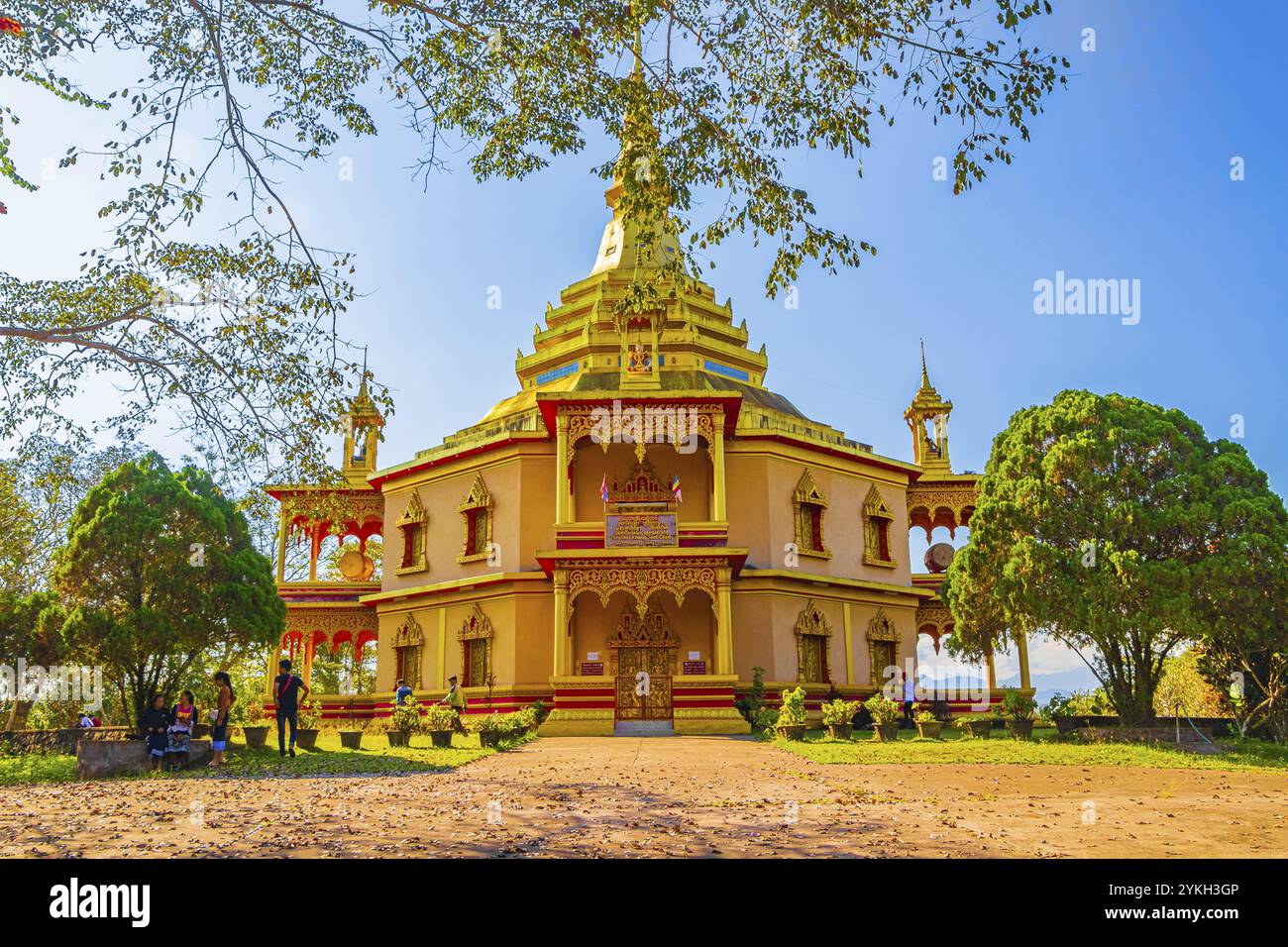 Luang Prabang Laos 22. November 2018 Wat Phol Phao buddhistischer Tempel in goldener und roter Architektur Beste erstaunliche Tempel in Luang Prabang Laos Stockfoto