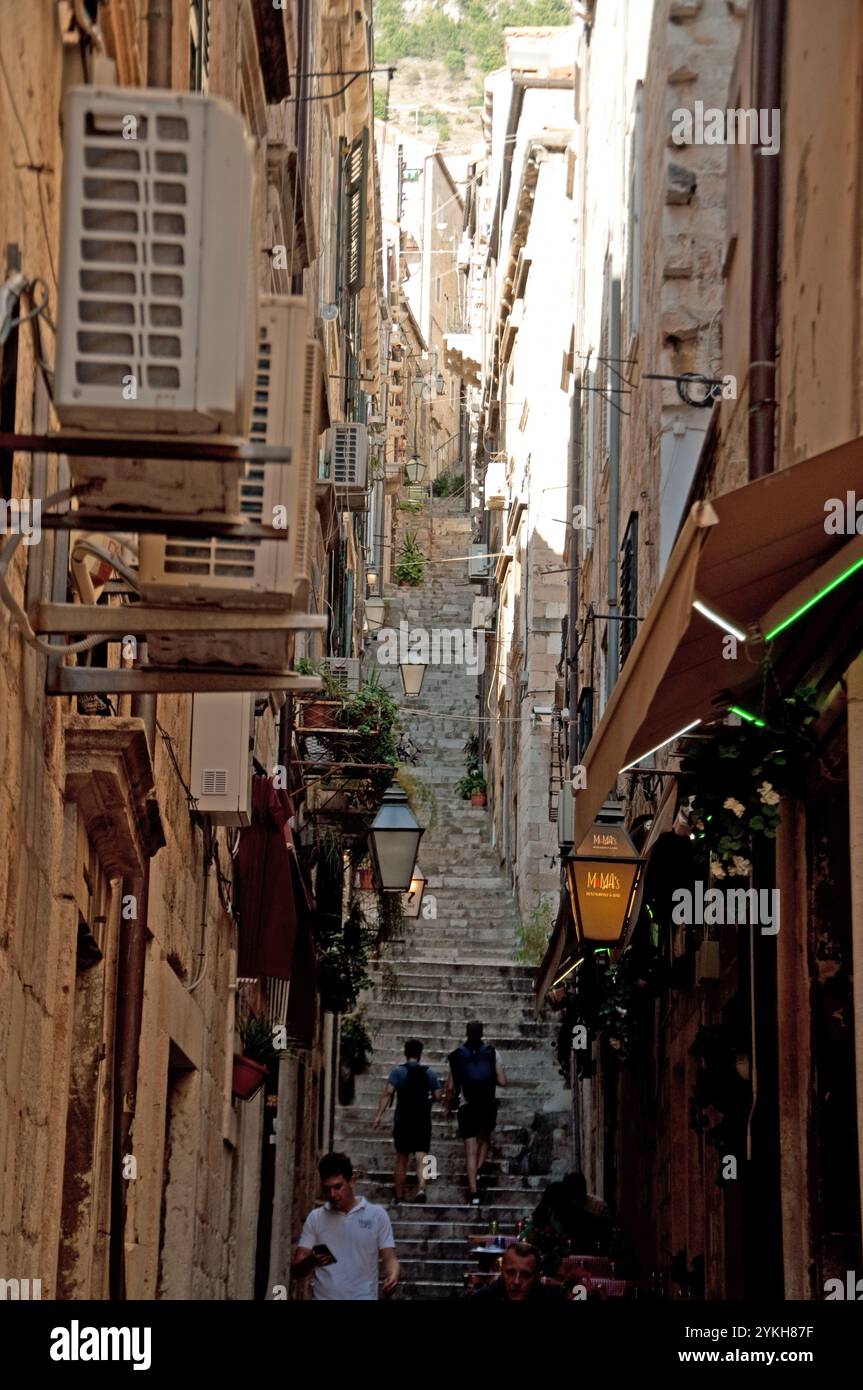Enge Gasse, mit steilen Stufen, Altstadt, Dubrovnik, Dalmatien, Kroatien, Europa Stockfoto