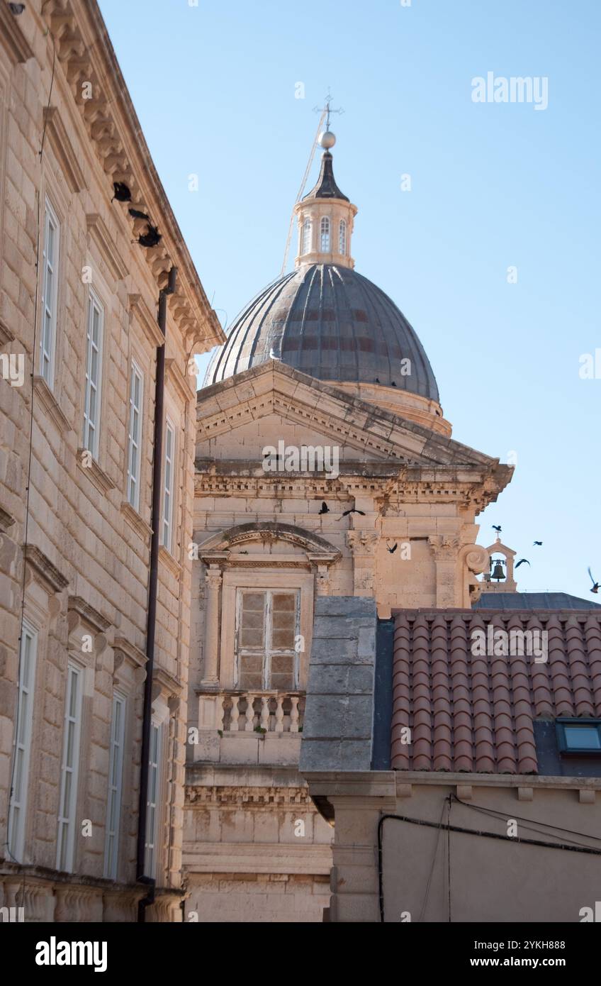 Kuppel und Kathedrale der Himmelfahrt der Heiligen Jungfrau, Dubrovnik, Dalmatien; Kroatien, Europa, Stockfoto