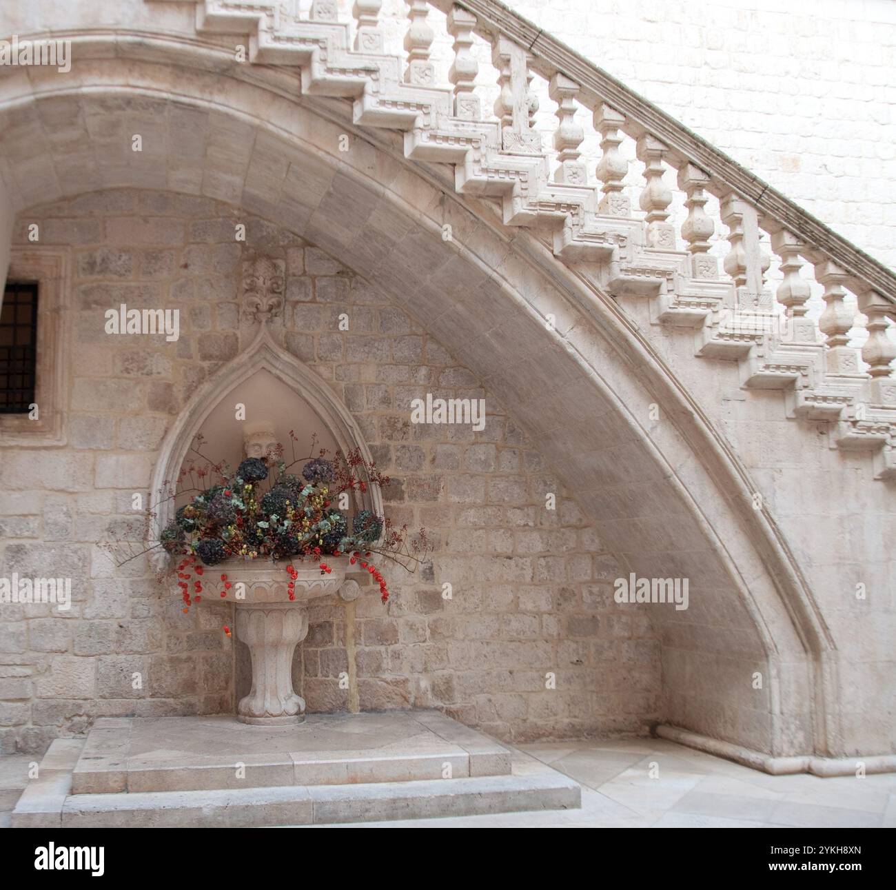 Innenhof, Rektorenpalast, Kulturhistorisches Museum, Altstadt, Dubrovnik, Dalmatien, Kroatien, Europa Stockfoto