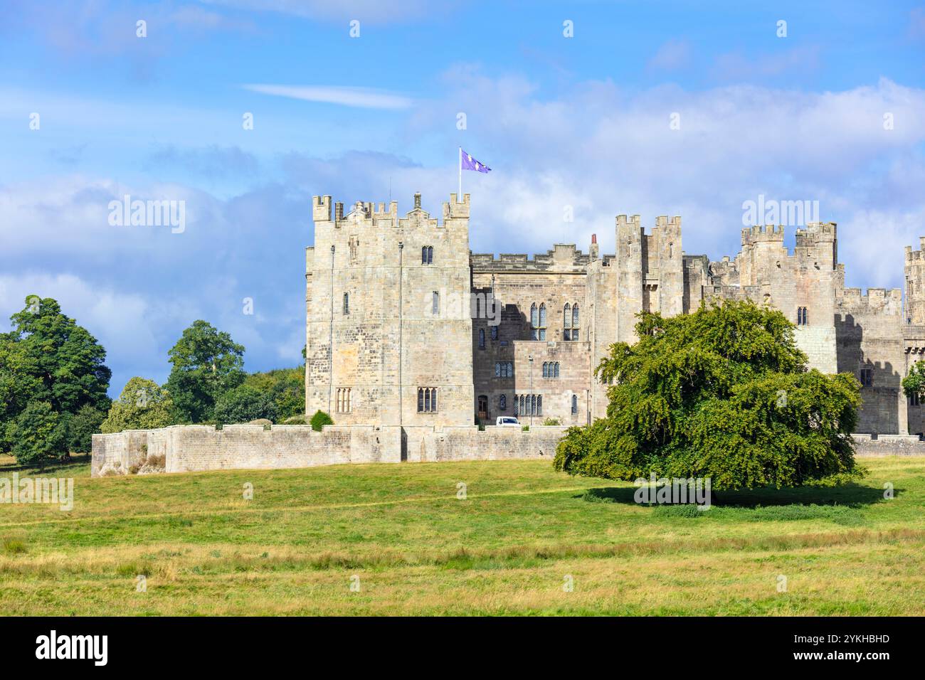 Raby Castle, eine englische Burg aus dem 14. Jahrhundert, Sitz der Familie Vane in der Nähe von Staindrop Darlington County Durham England Großbritannien GB Europa Stockfoto