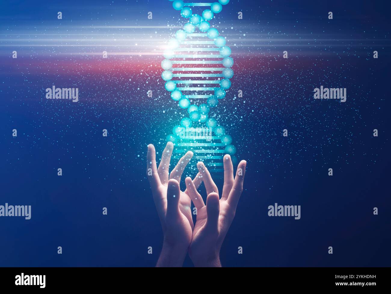 Genetik und medizinische Wissenschaft. Collage mit männlichen Händen mit glänzendem DNA-Molekül auf blauem Hintergrund Stockfoto