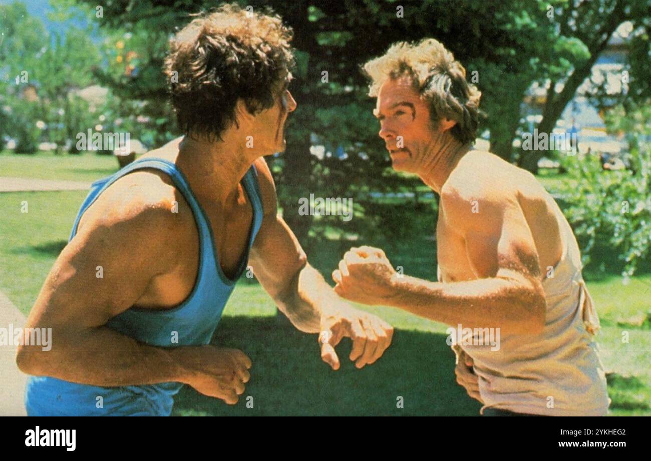 IN BELIEBIGER RICHTUNG KÖNNEN SIE 1980 Warner Bros. Filme mit Clint Eastwood rechts als Philo Beddoe und Ex-NFL-Star Walt Barnes als „Tank“ Murdoch. Stockfoto