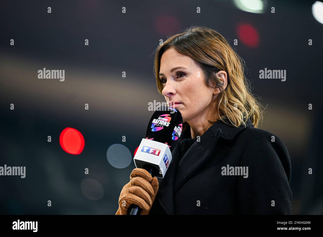 Isabelle Ithurburu Journalistin im TF1 TV-Set während des Autumn Nations Series XV Rugby Matches France gegen New Zealand All Blacks im Stade de France in Saint Denis bei Paris am 16. November 2024. Quelle: Victor Joly/Alamy Live News Stockfoto