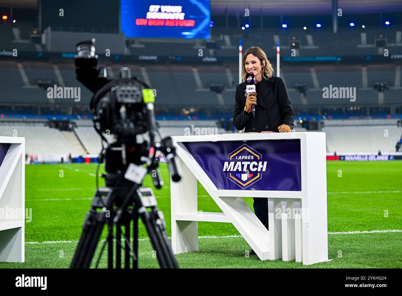 Isabelle Ithurburu Journalistin im TF1 TV-Set während des Autumn Nations Series XV Rugby Matches France gegen New Zealand All Blacks im Stade de France in Saint Denis bei Paris am 16. November 2024. Quelle: Victor Joly/Alamy Live News Stockfoto