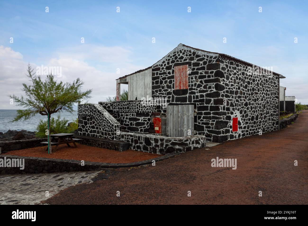 Das Dorf Lajido befindet sich in einem der Zentren des Lavaweins auf der Insel Pico auf den Azoren. Stockfoto