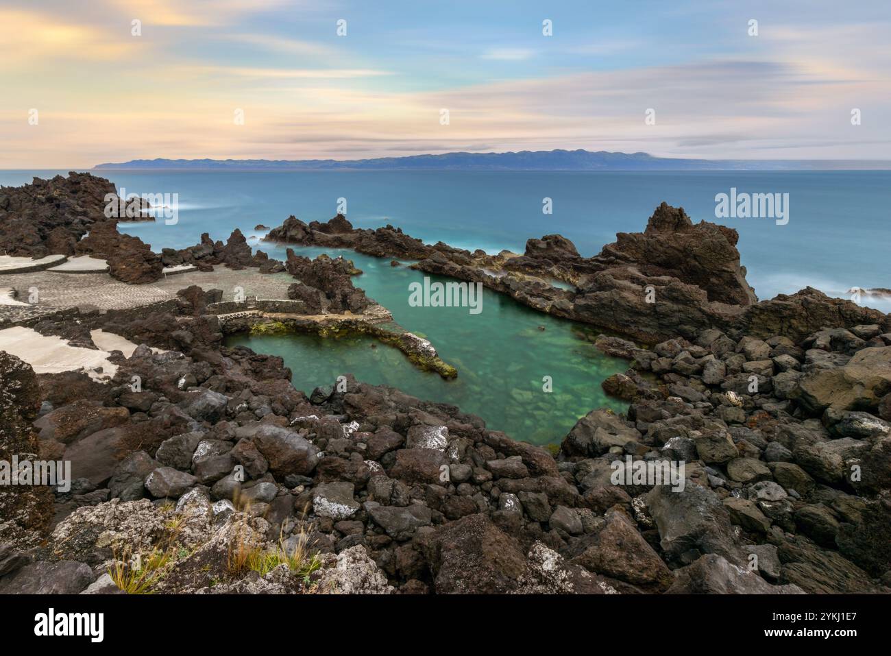 Piscina Naturais Sao Roque liegt in der Region Azoren in Sao Roque do Pico auf der Insel Pico. Stockfoto