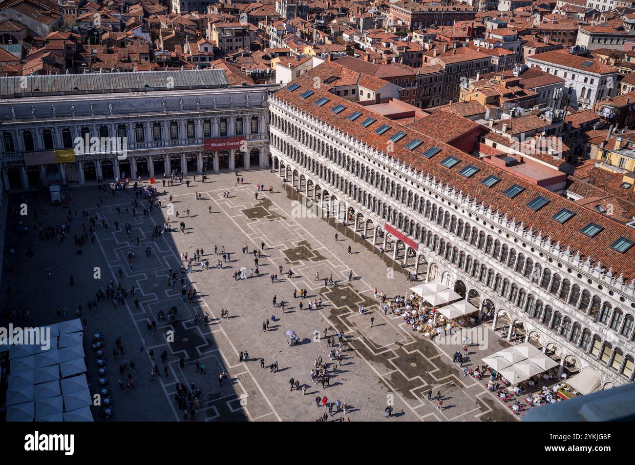 Erhöhter Blick auf den Markusplatz, Venedig, Italien Stockfoto