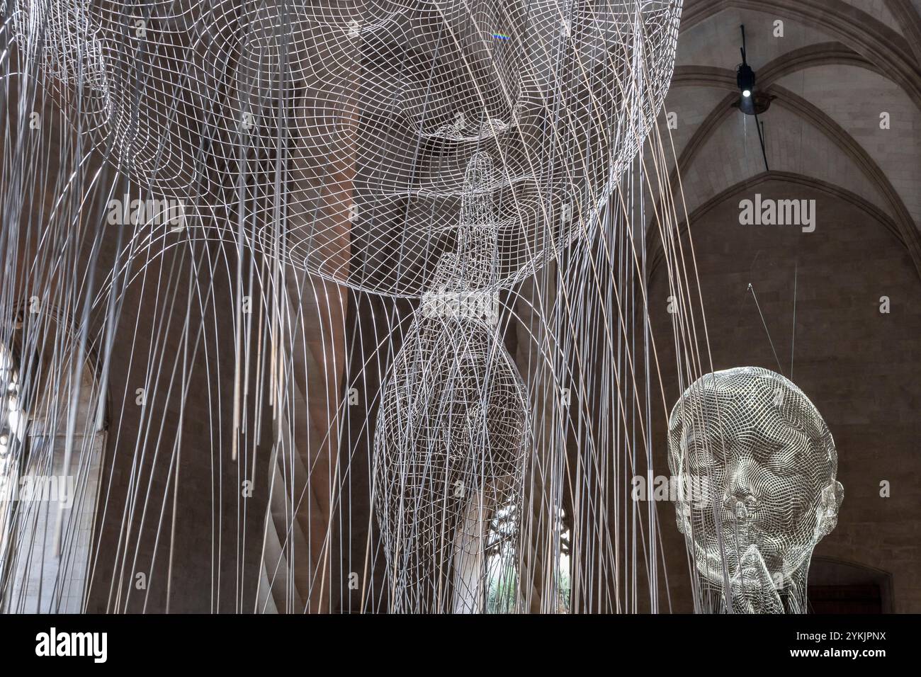 Werk des katalanischen Künstlers Jaume Plensa im gotischen Gebäude von La Lonja, Palma, Mallorca, Balearen, Spanien. Stockfoto