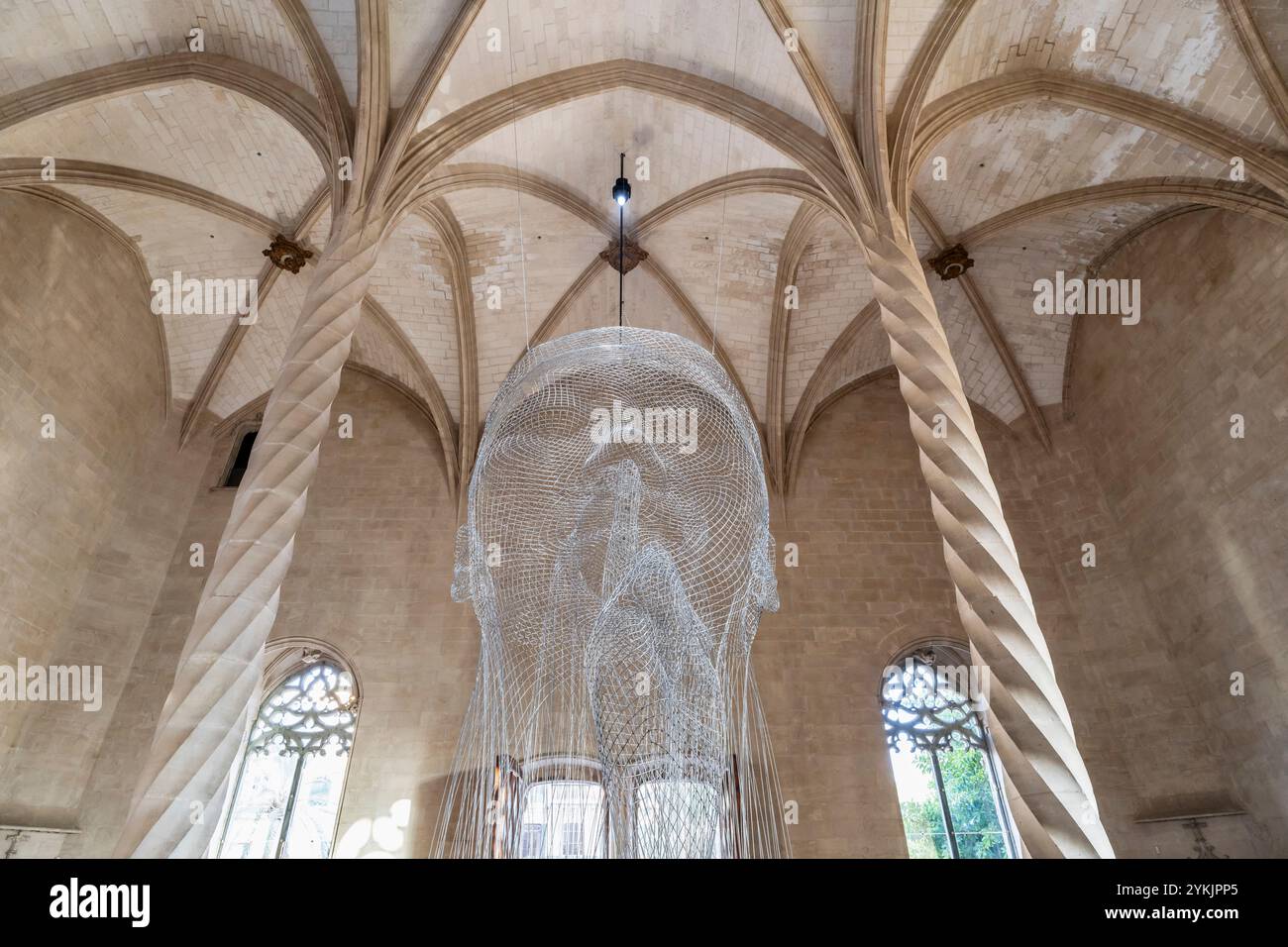 Werk des katalanischen Künstlers Jaume Plensa im gotischen Gebäude von La Lonja, Palma, Mallorca, Balearen, Spanien. Stockfoto