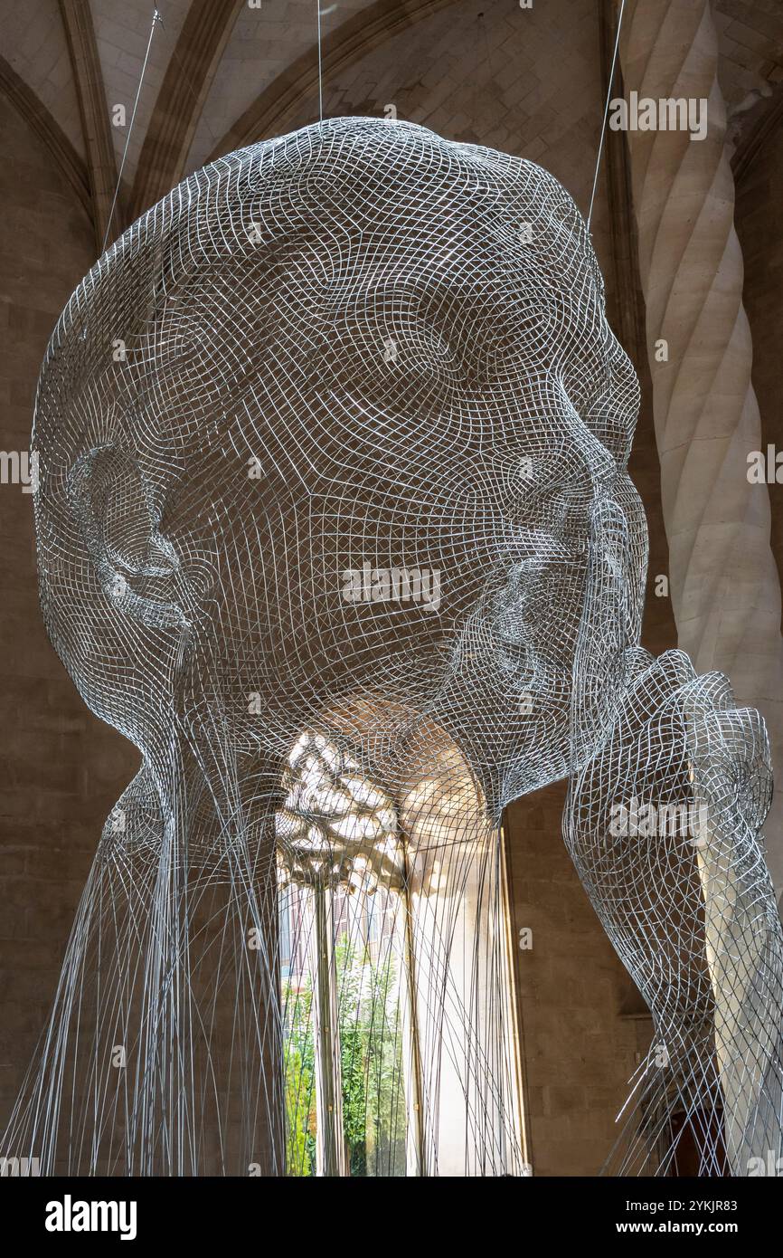 Werk des katalanischen Künstlers Jaume Plensa im gotischen Gebäude von La Lonja, Palma, Mallorca, Balearen, Spanien. Stockfoto