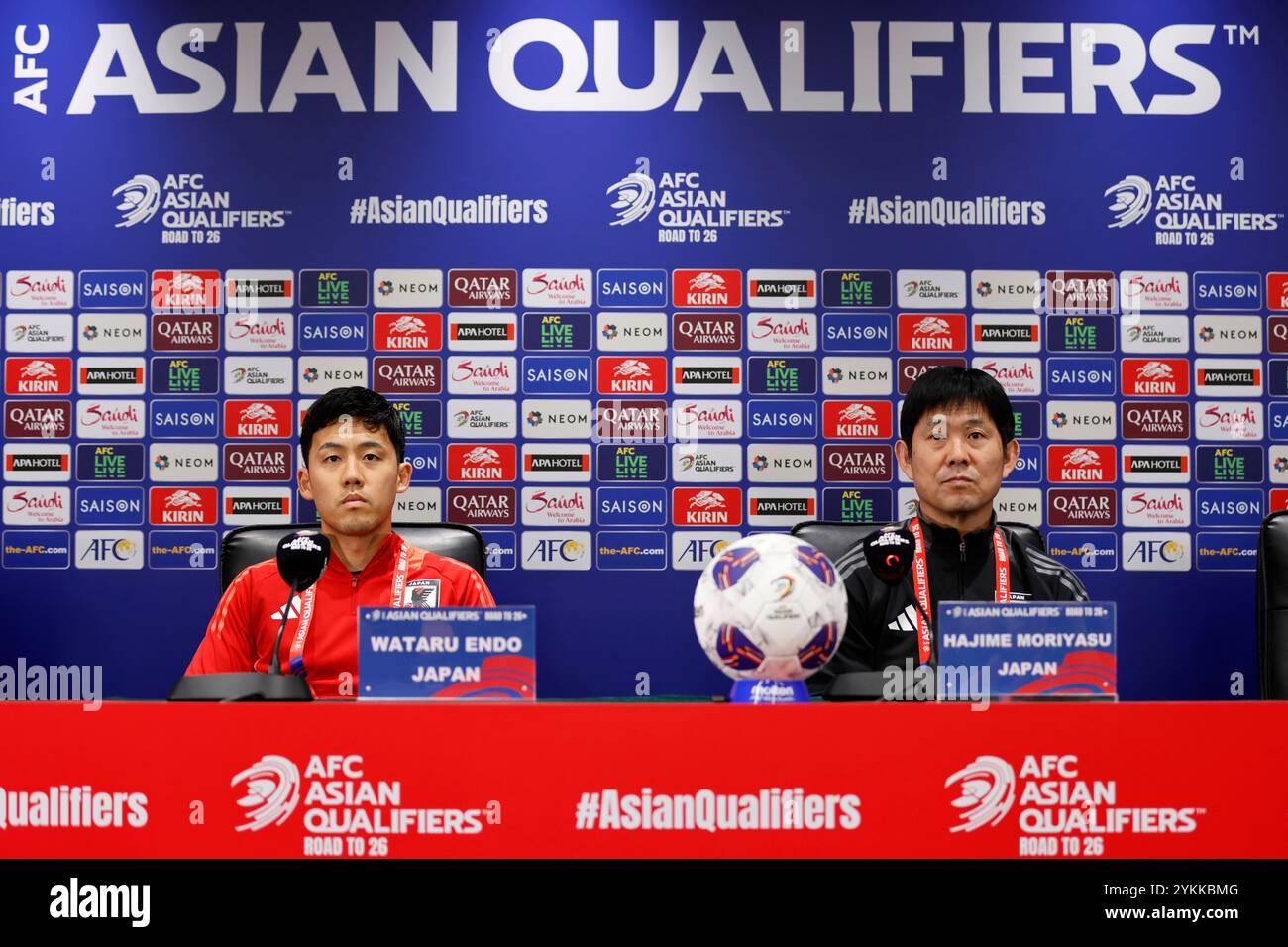 (R-L) Hajime Moriyasu, Wataru Endo (JPN), 18. November 2024 - Fußball/Fußball: Japan-Cheftrainer Hajime Moriyasu und Wataru Endo nehmen an einer Pressekonferenz der FIFA-Weltmeisterschaft 2026 im Finale der Asienqualifikation in der Gruppe C gegen China im Egret Stadium in Xiamen, China Teil. Quelle: AFLO/Alamy Live News Stockfoto