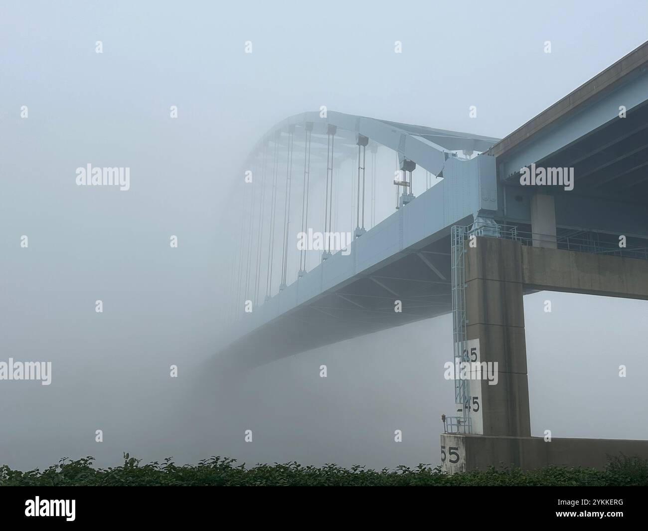 Verschwindende Brücke Stockfoto
