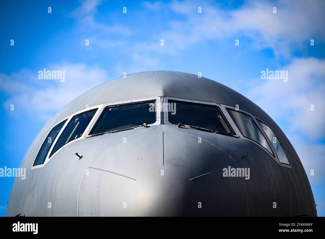 Eine US-Luftwaffe KC-46A Pegasus, die der 911th Air Betankungsgeschwader auf der Seymour Johnson Air Force Base, N.C., zugeordnet ist, steht während der CRUZEX 2024 auf der Natal Air Force Base, Brasilien, am 11. November 2024. Übungen wie CRUZEX sind für die Aufrechterhaltung der Einsatzbereitschaft von entscheidender Bedeutung. (Foto der U.S. Air Force von Staff Sgt. Madeline Herzog) Stockfoto