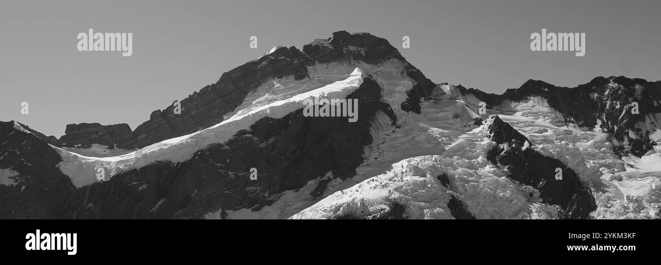 Schwarzweißbild des Mount Sefton, Neuseeland. Stockfoto