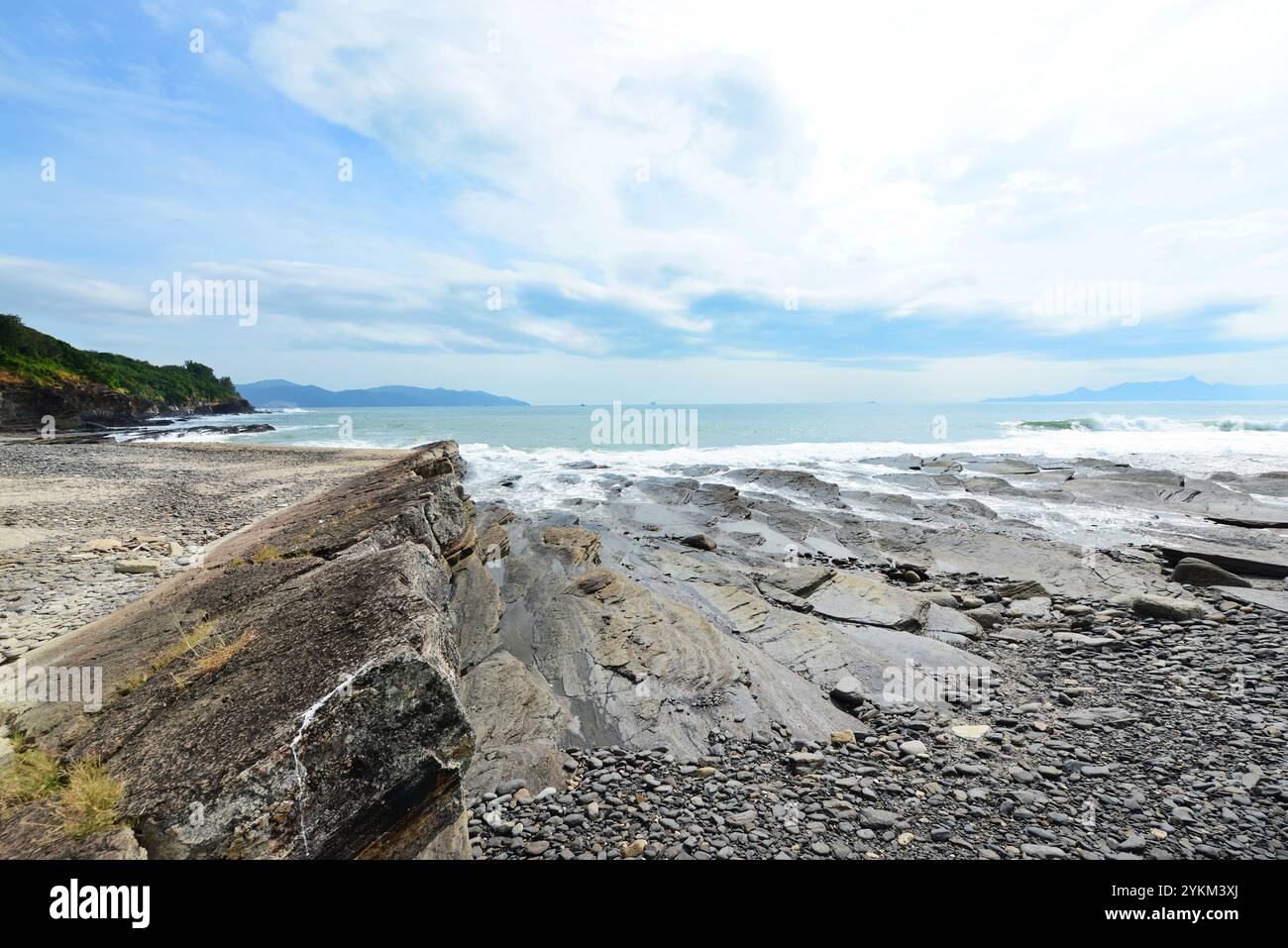 Wunderschöne Felsformation am Strand an der Westküste der Insel Tung Ping Chau in Hongkong. Stockfoto
