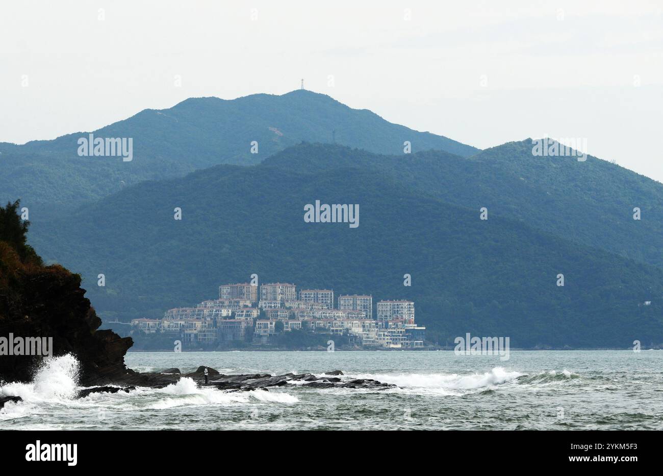 Ein Blick auf Hengzaitang in der Nähe von Shenzhen von der Insel Tung Ping Chau in Hongkong. Stockfoto