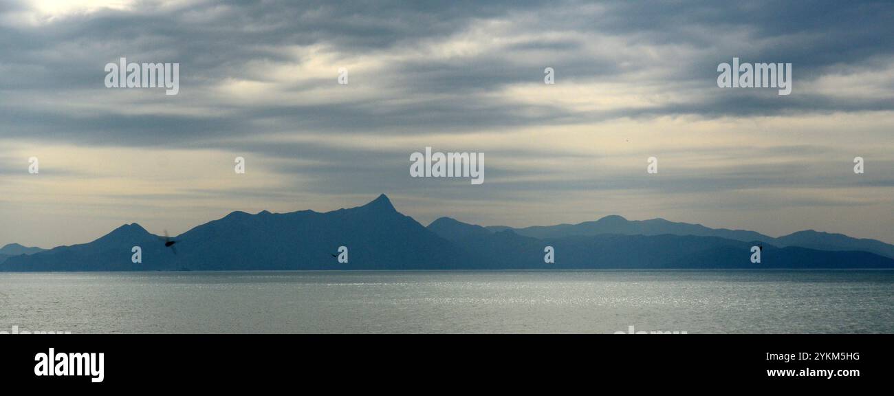 Ein weiter Blick auf den Sharp Peak, die Halbinsel Sai Kung, Hongkong. Stockfoto
