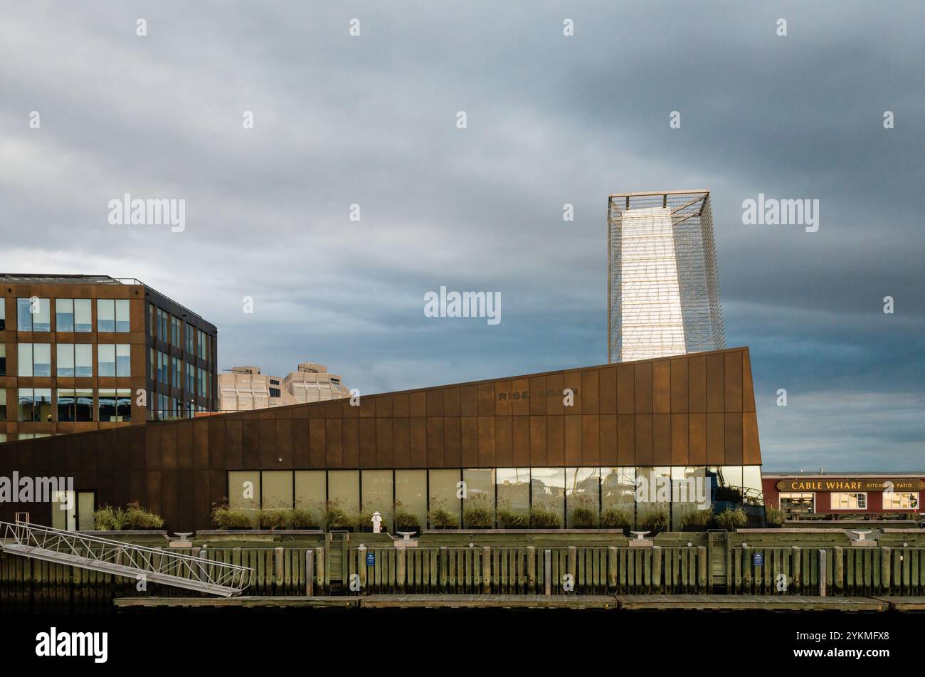 Tidal Beacon und Rise Again Queen’s Landing - Wharf  Halifax, Nova Scotia, CAN Stockfoto