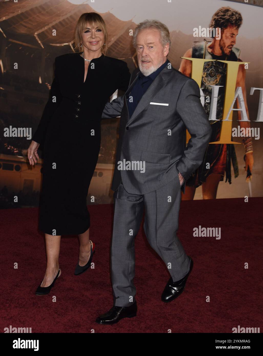 Hollywood, USA. November 2024. Ridley Scott und Giannina Facio kommen am 18. November 2024 zur Premiere von Los Angeles „Gladiator II“ im TCL Chinese Theatre in Hollywood, KALIFORNIEN. © Janet Gough/AFF-USA. COM Credit: AFF/Alamy Live News Stockfoto