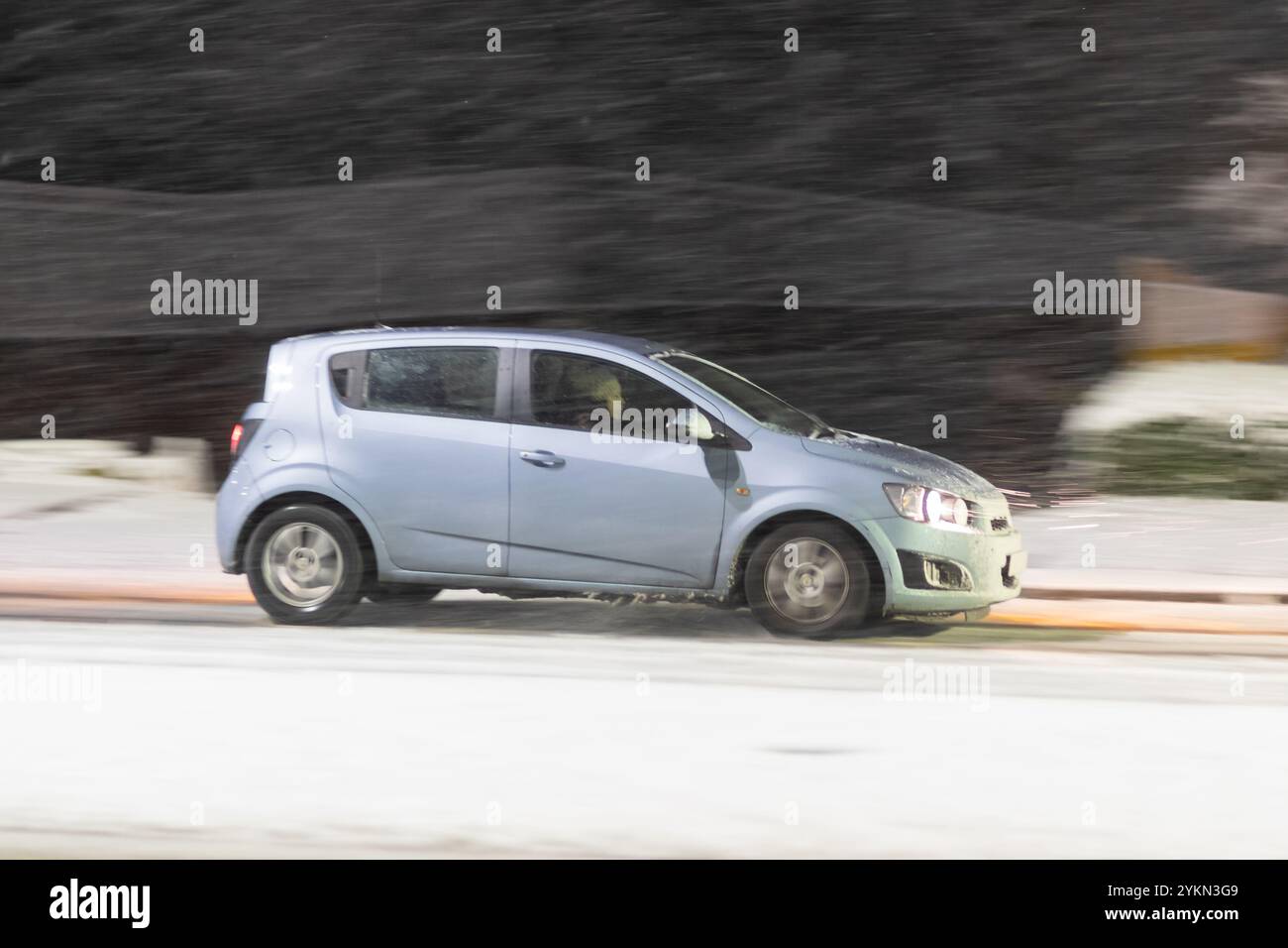 Cradley Heath, West Midlands, Großbritannien. November 2024. Wetter in Großbritannien. Schnee fällt am frühen Morgen in Cradley Heath, West Midlands. Quelle: Peter Lopeman/Alamy Live News Stockfoto