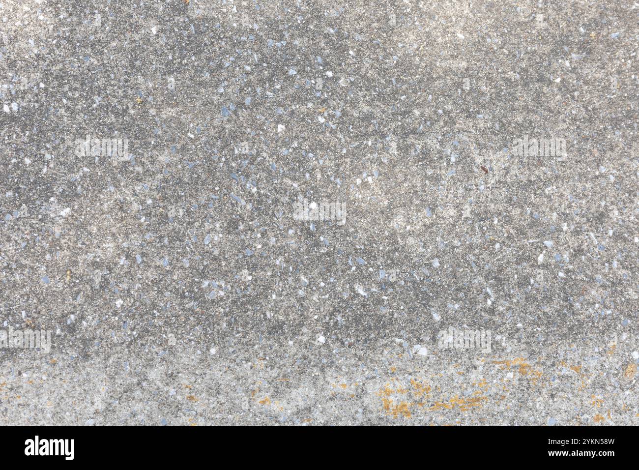 Grauer Kalkstein Textur Hintergrund in weißem Licht polierte leere Tapete. Luxuriöser grauer Betonstein, Tischtisch, Tischtisch, mit Textur-Grunge-Naht Stockfoto