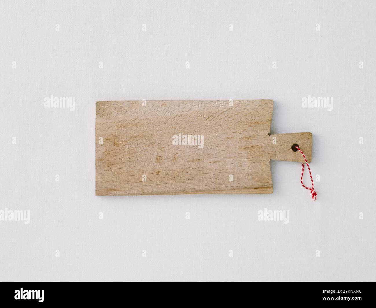 Weißes Tuch und Schneidebrett Stockfoto