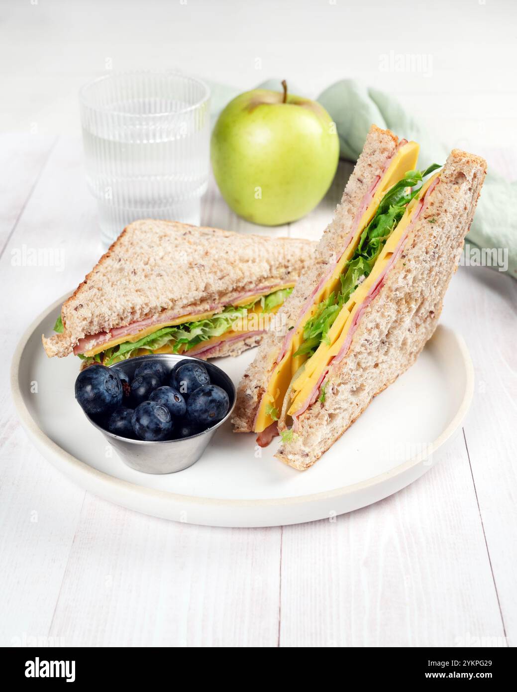 Vollkornschinken-Käse-Sandwich Stockfoto