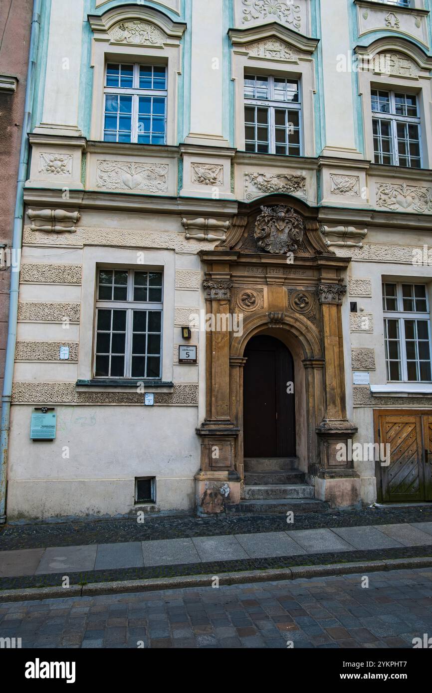 Historische Architektur, so genanntes Kreyer-Haus, im historischen Zentrum der oberschlesischen Stadt Brzeg, Powiat Brzeski, Woiwodschaft Opole, Polen. Stockfoto