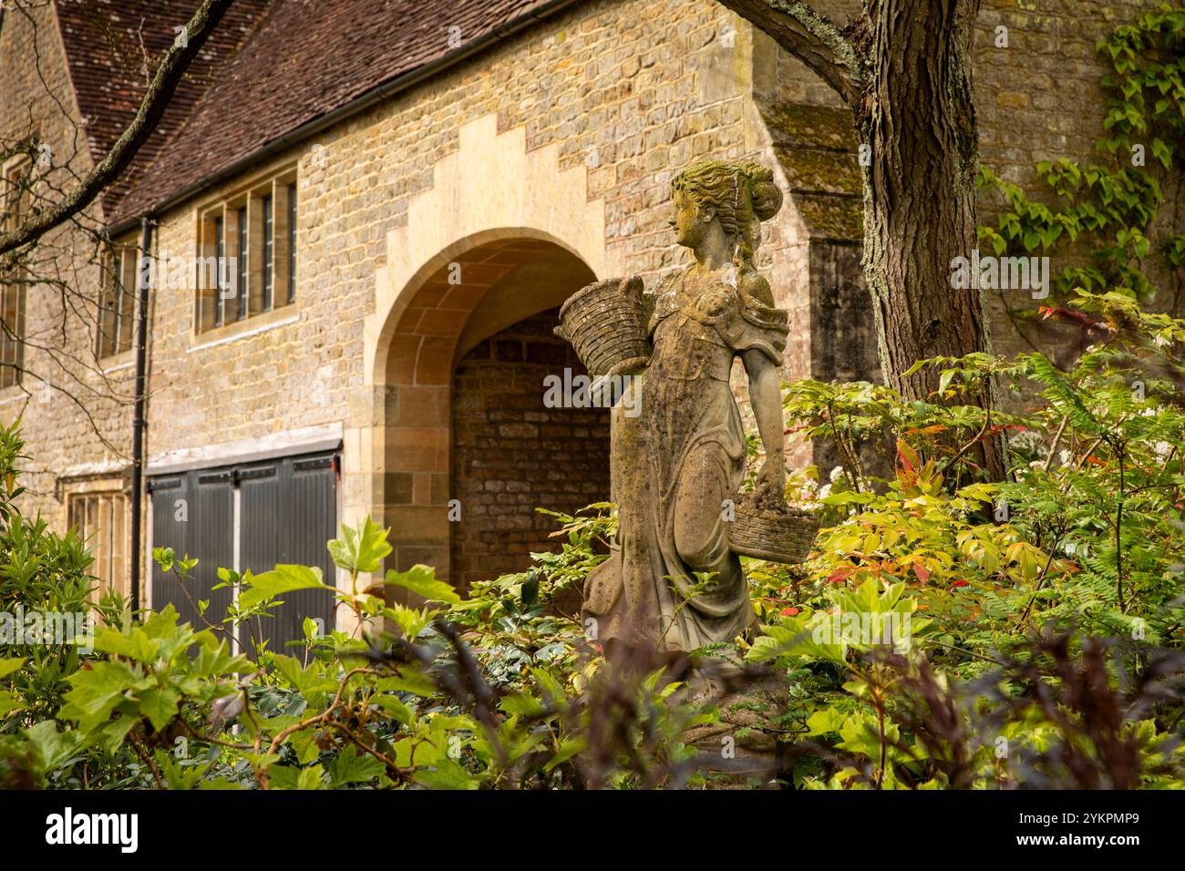 Großbritannien, England, West Sussex, Midhurst, Woolbeding Gardens, Skulptur Stockfoto