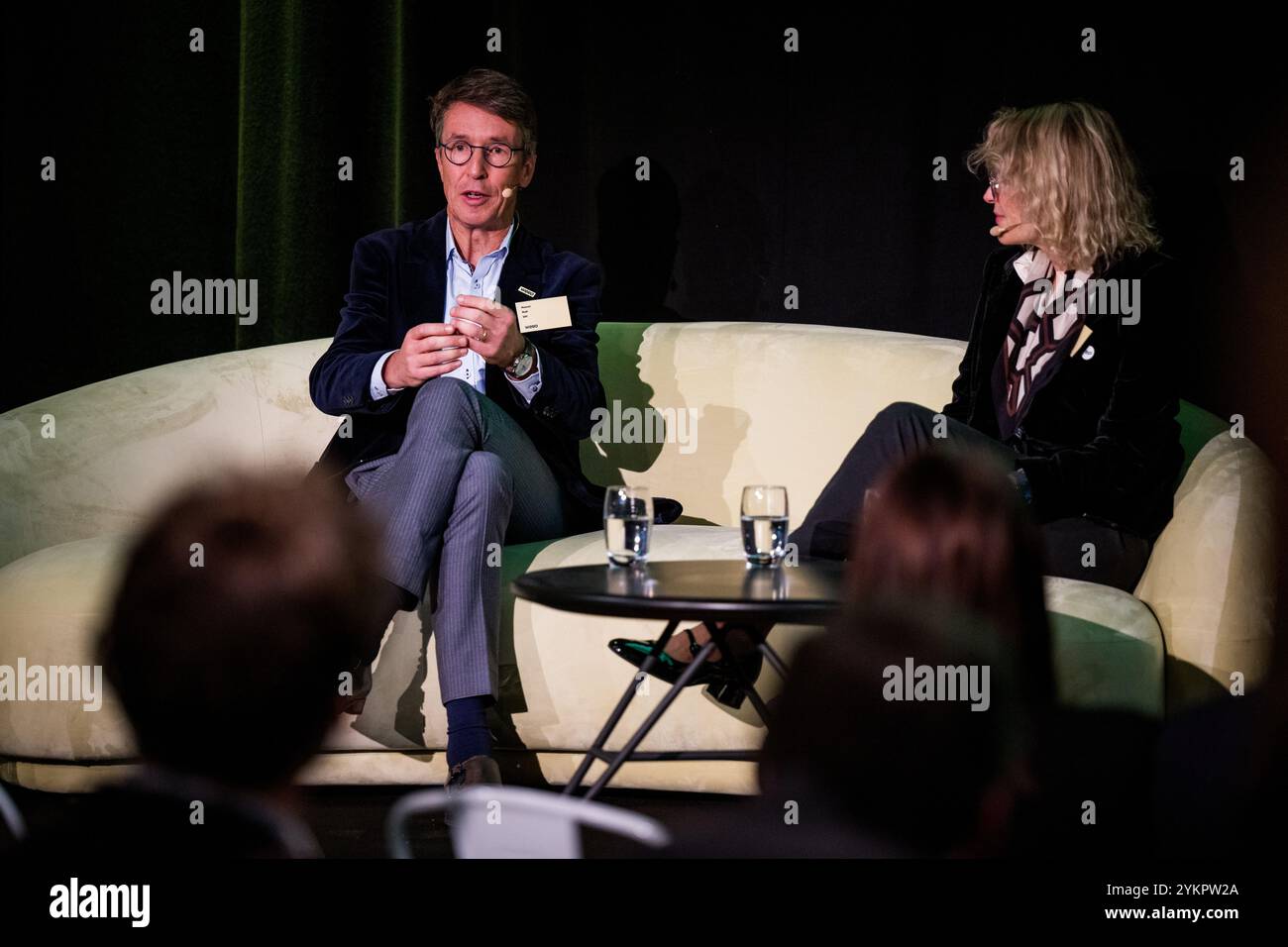 Brüssel, Belgien November 2024. HINWEIS REDAKTEURE - BERICHTERSTATTUNG VON EPI AN BELGA ANGEFORDERT - NUR REDAKTIONELLE VERWENDUNG - EPI Country Relationship Management Lead Belux Ralf Hamal und CEO von Epi Martina Weimert, dargestellt während der Einführung von Wero, der neuen digitalen Zahlungslösung der European Payments Initiative (EPI), in Tour & Taxis, Brüssel, Dienstag, den 19. November 2024. Kunden können Geld per Sofortzahlung von Konto zu Konto in weniger als 10 Sekunden über ihre Banking-App und die Wero-App senden und empfangen. BELGA FOTO JASPER JACOBS Credit: Belga News Agency/Alamy Live News Stockfoto