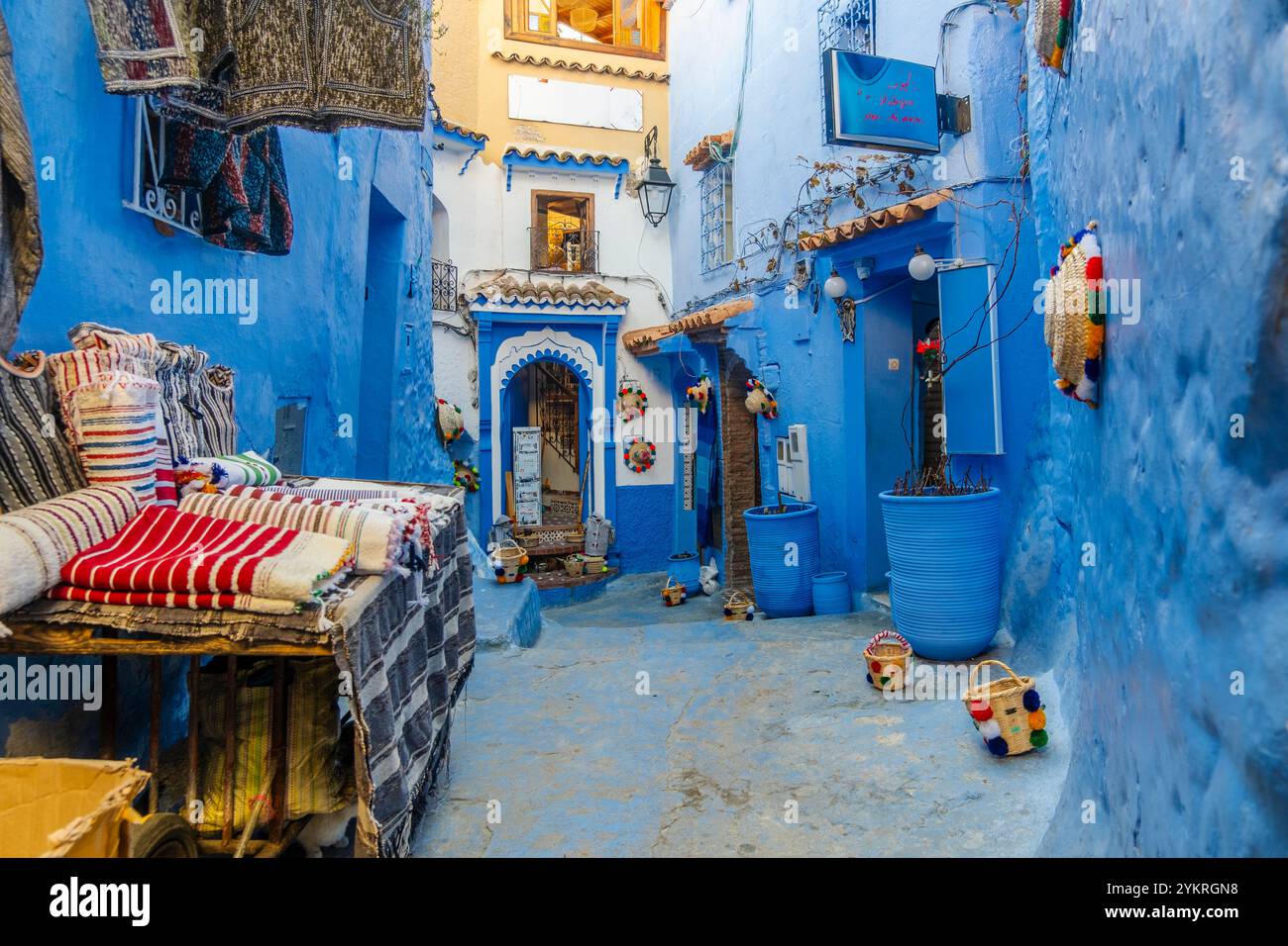 Die Teppiche auf dem Straßenmarkt von Chefchaouen, Marokko Stockfoto
