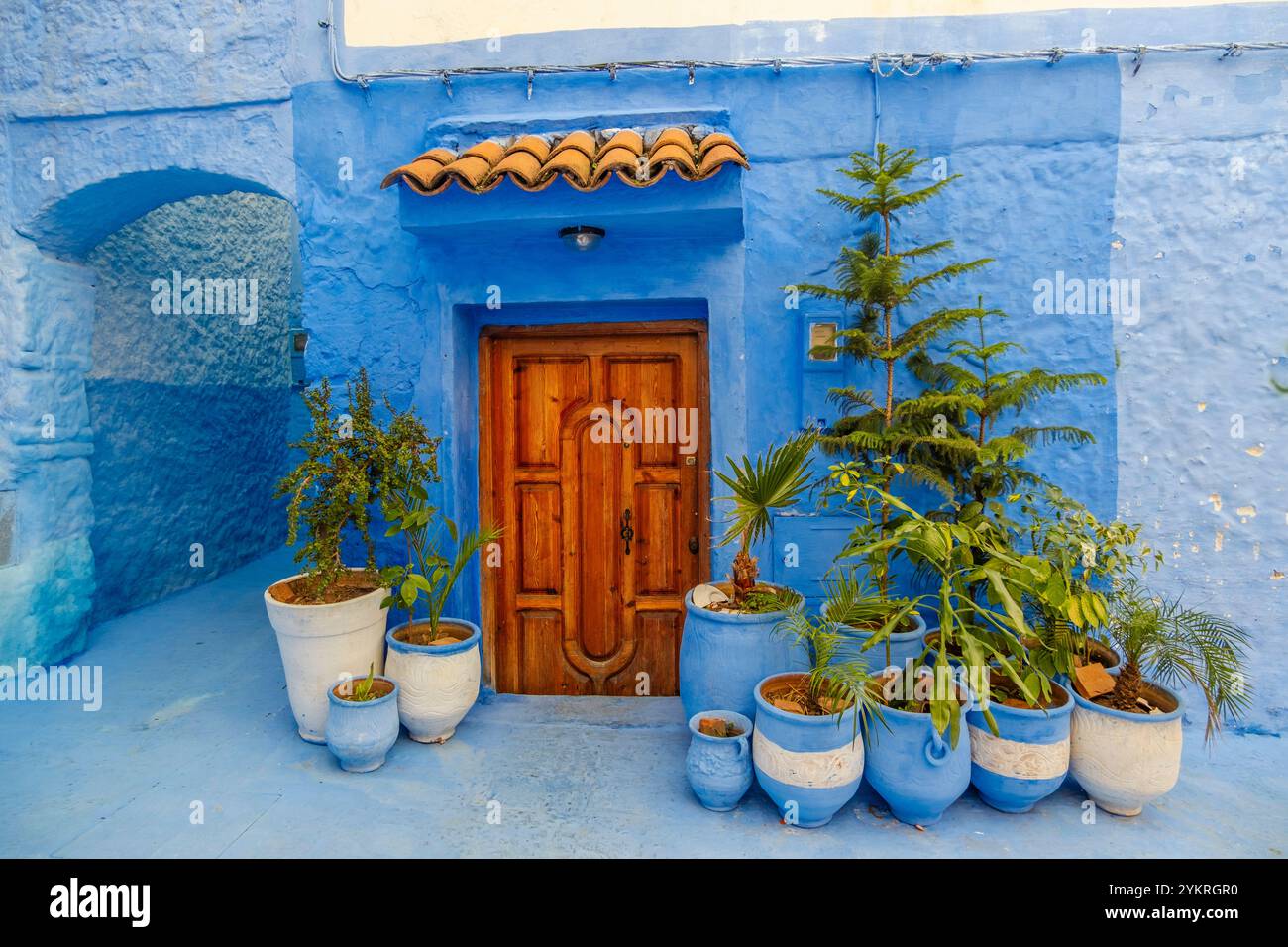 Straßenansicht der Wohnhäuser in Chefchaouen, Marokko, Nordafrika Stockfoto