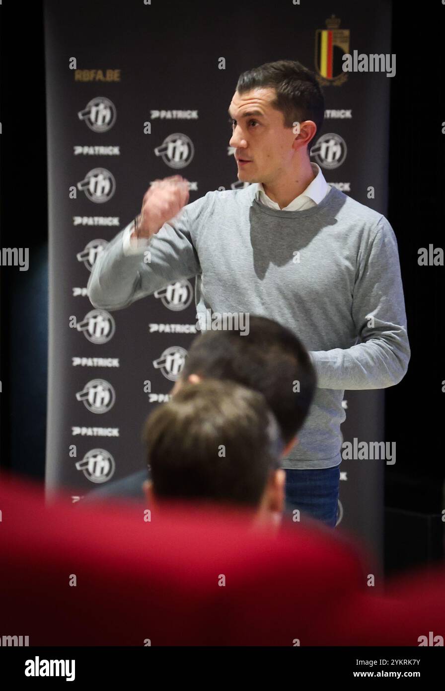 Jonathan Lardot, Direktor der RBFA-Schiedsrichterabteilung, fotografiert während des Pro Schiedsrichterclub Day, der von der Pro League und der Union belga de Soccer (URBSFA) organisiert wird, im Proximus Basecamp in Tubize, Dienstag, den 19. November 2024. Der Pro Schiedsrichter Club Day ist organisiert, um Informationen und Klärung über die korrekte Anwendung der Spielregeln, die Arbeitsweise der Schiedsrichter und das Verfahren zur Benennung von Spielen zu geben. Die Vereine und Schiedsrichter der Jupiler Pro League sind bei dieser Gelegenheit anwesend, um gemeinsam für ein besseres Verständnis im Profifußball zu arbeiten. BELGA FOTO VIRGINIE LEFOUR Stockfoto