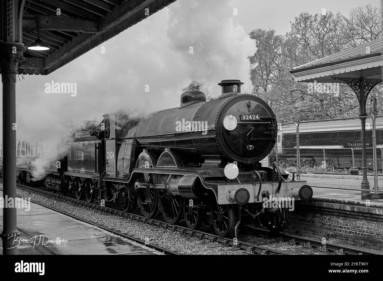 "Beachy Head" - LBSCR-Lokomotive in Dampf bei der Bluebell Railway Stockfoto