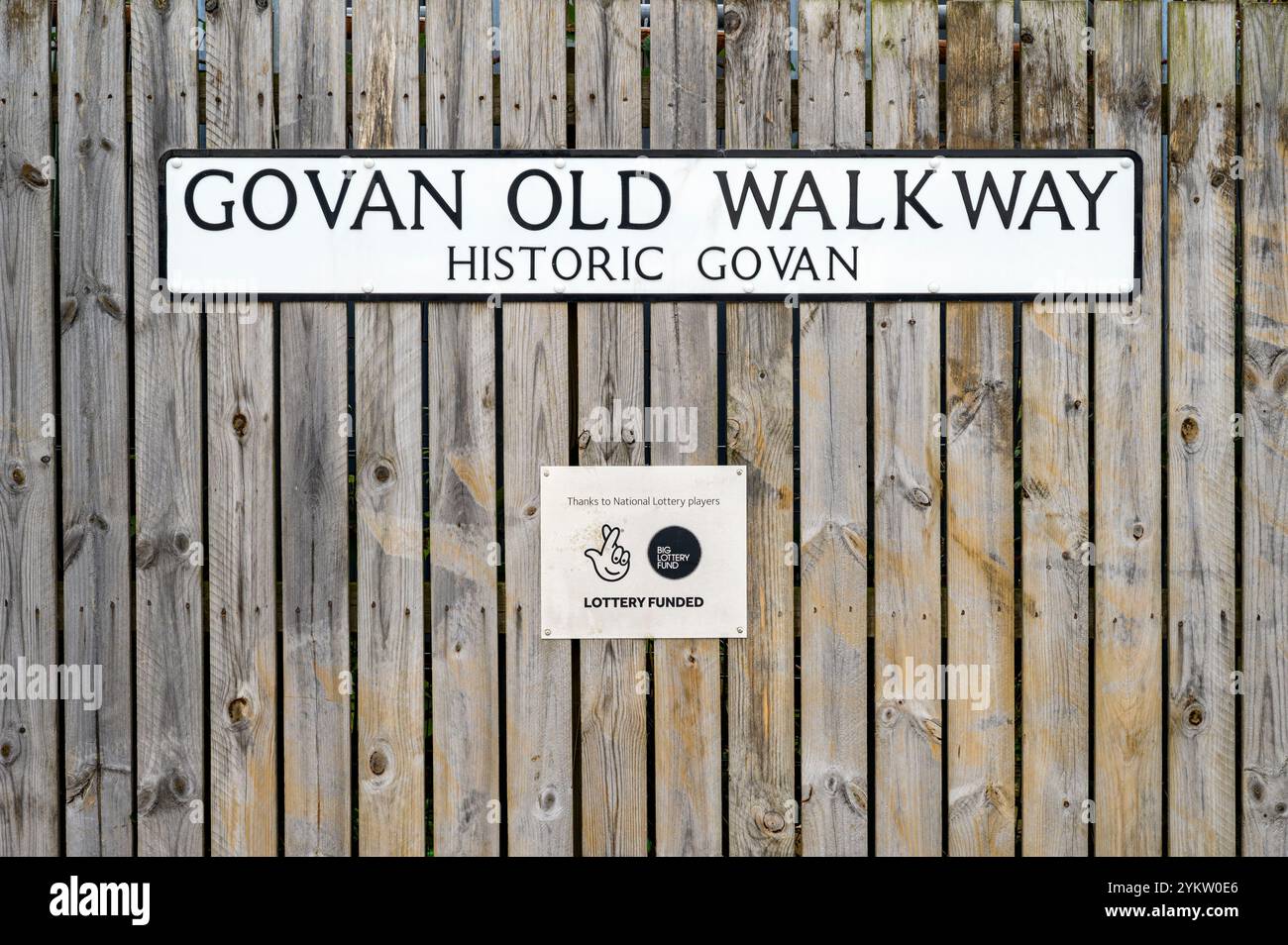 Govan Old Walk Way Schild finanziert von der National Lottery, Glasgow, Schottland, Großbritannien, Europa Stockfoto