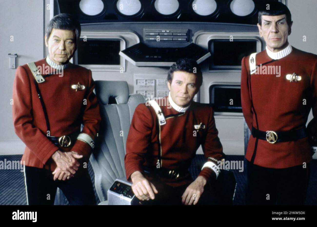 STAR TREK II: TH ZRATH OF KHAN 1982 Paramount Pictures Film mit von links: DeForest Kelley, William Shatner, Leonard Nimoy Stockfoto