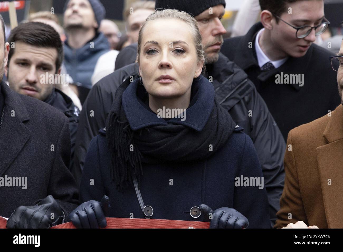 Berlin, 17. November 2024: Julia Navalnaya während einer Antikriegsdemonstration in Berlin gegen den Krieg in der Ukraine und politische Repression mit Stockfoto