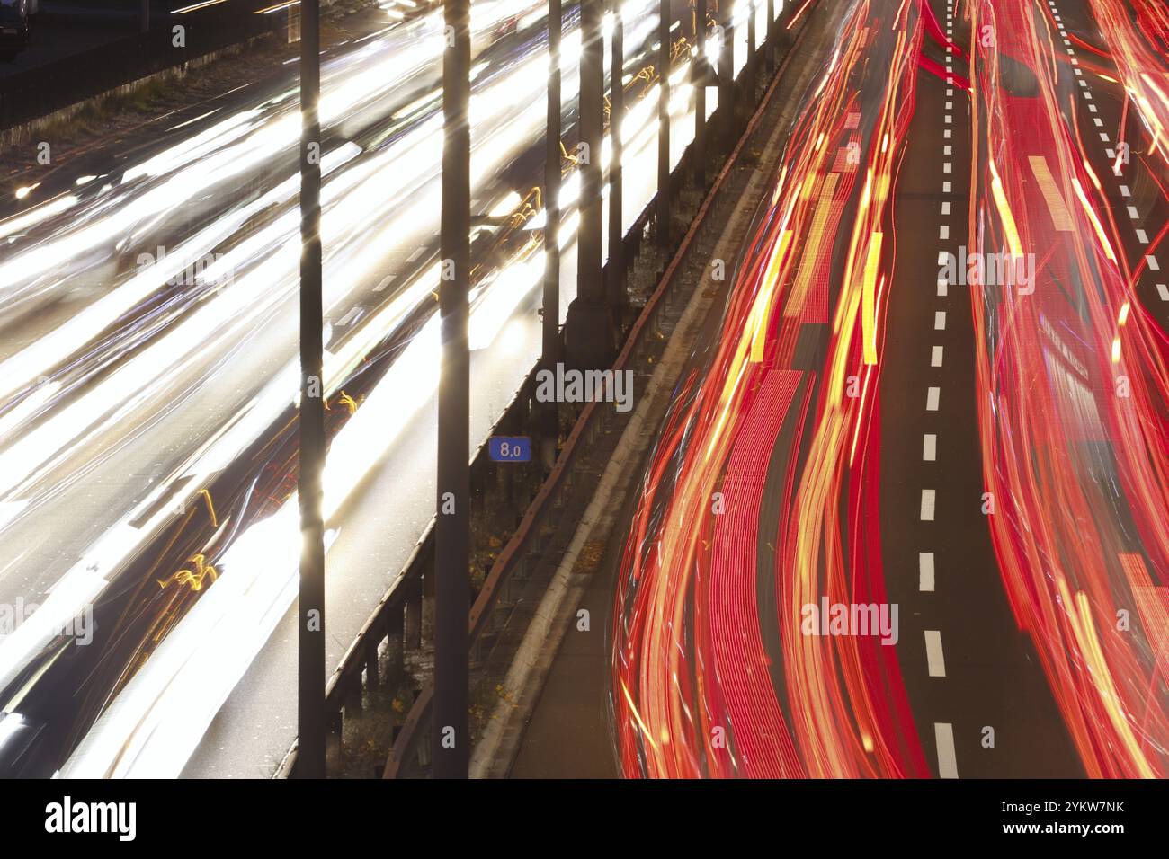 Autobahn A100 mit starkem Verkehr, Berlin, 18.11.2024 Berlin, Berlin, Deutschland, Europa Stockfoto