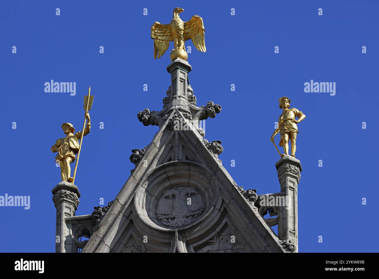 Historisches Gildenhaus, Gildenhaus, Fassade mit goldenen Figuren am Giebelgiebel, Grote Markt, historisches Stadtzentrum, Antwerpen, Flandern, Belgien, Europa Stockfoto