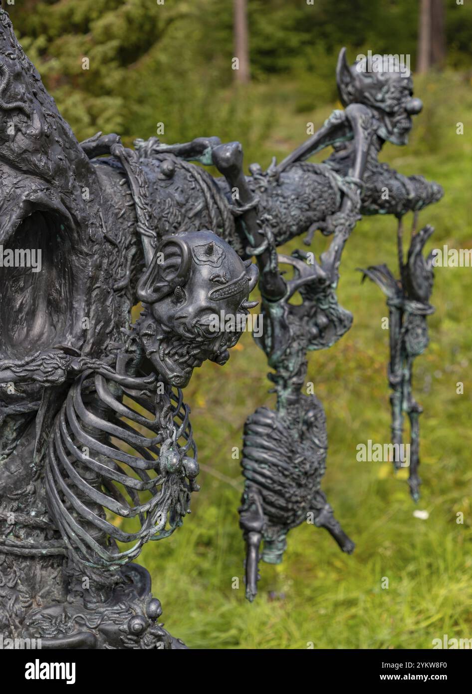 Ein Bild der Skulptur Sturm und Drang im Skulpturenpark Ekebergparken. Entworfen von Jake und Dinos Chapman im Jahr 2014 Stockfoto