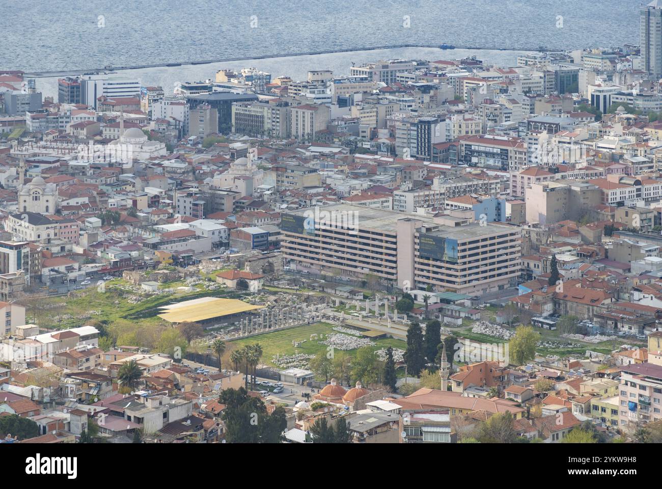 Ein Bild der gesamten antiken Stadt Smyrna Agora aus Sicht eines Aussichtspunkts Stockfoto