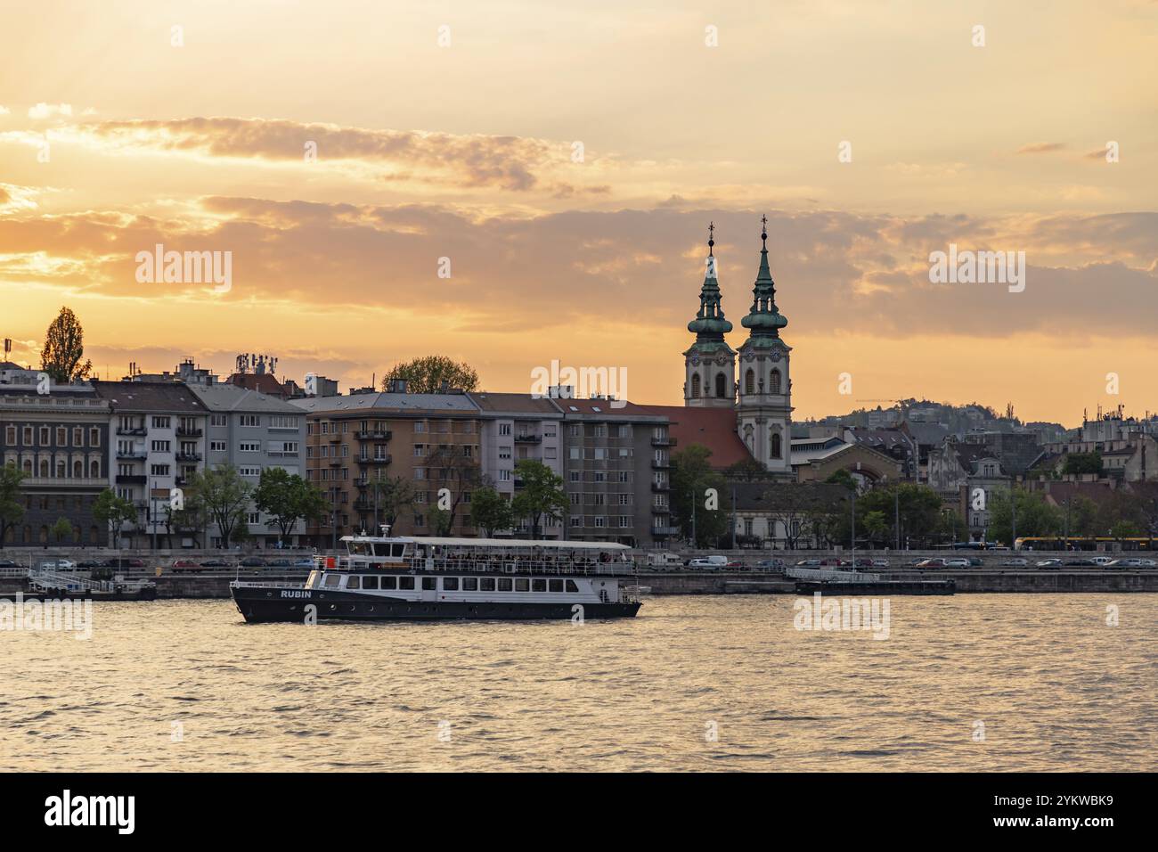 Ein Bild der Pfarrkirche Saint Anne bei Sonnenuntergang Stockfoto