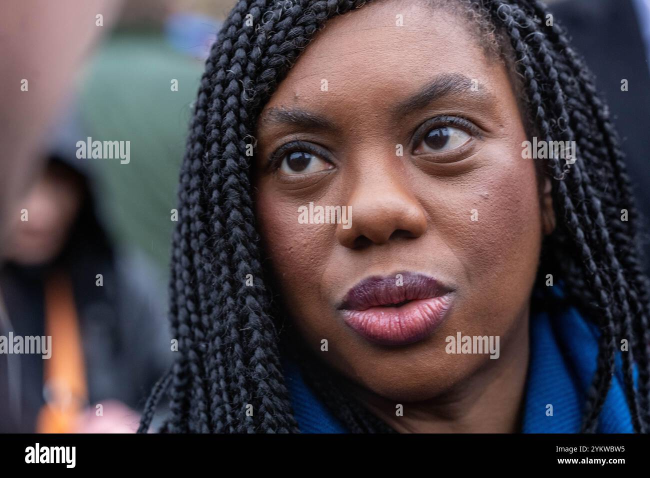London, Großbritannien. November 2024. Kemi Badenoch, Vorsitzende der Konservativen Partei und Mitglieder ihres Schattenkabinetts, traf sich auf College Green mit Bauern und ihren Vertretern vor dem Protest gegen den Haushalt der Bauern in Whitehall LondonKemi Badenoch, Vorsitzender der Konservativen Partei Credit: Ian Davidson/Alamy Live News Stockfoto