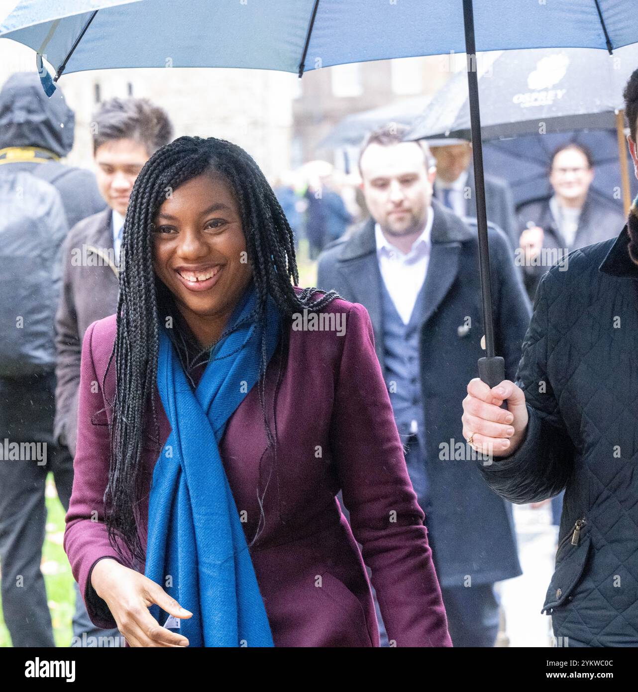 London, Großbritannien. November 2024. Kemi Badenoch, Vorsitzende der Konservativen Partei und Mitglieder ihres Schattenkabinetts, traf sich auf College Green mit Bauern und ihren Vertretern vor dem Protest gegen den Haushalt der Bauern in Whitehall LondonKemi Badenoch, Vorsitzender der Konservativen Partei Credit: Ian Davidson/Alamy Live News Stockfoto