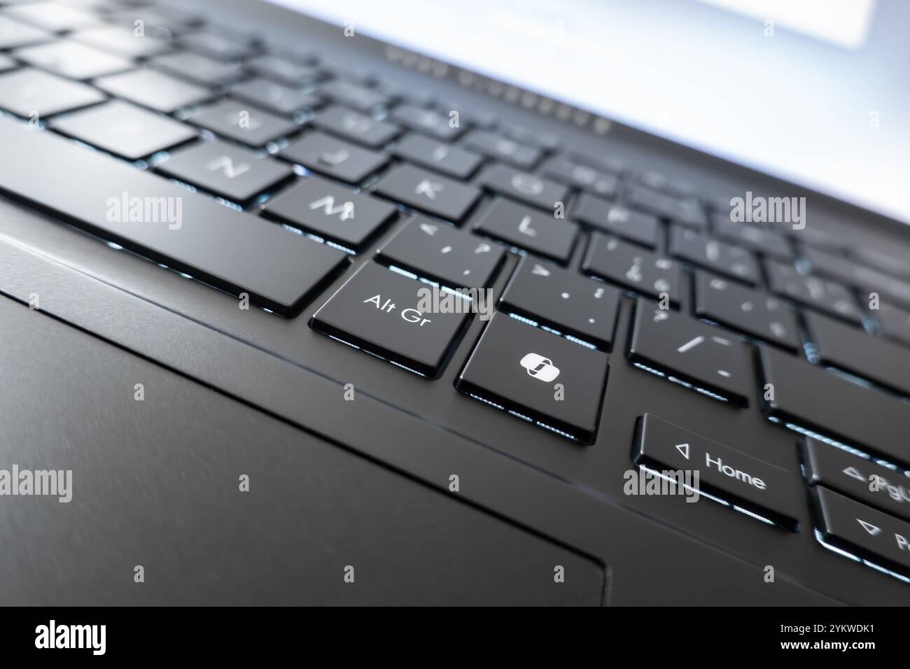 OSTRAVA, TSCHECHIEN – 19. AUGUST 2024: Microsoft Copilot KI-Taste auf Laptop-Tastatur, die auf künstliche Intelligenz von Windows 11 zugreift Stockfoto