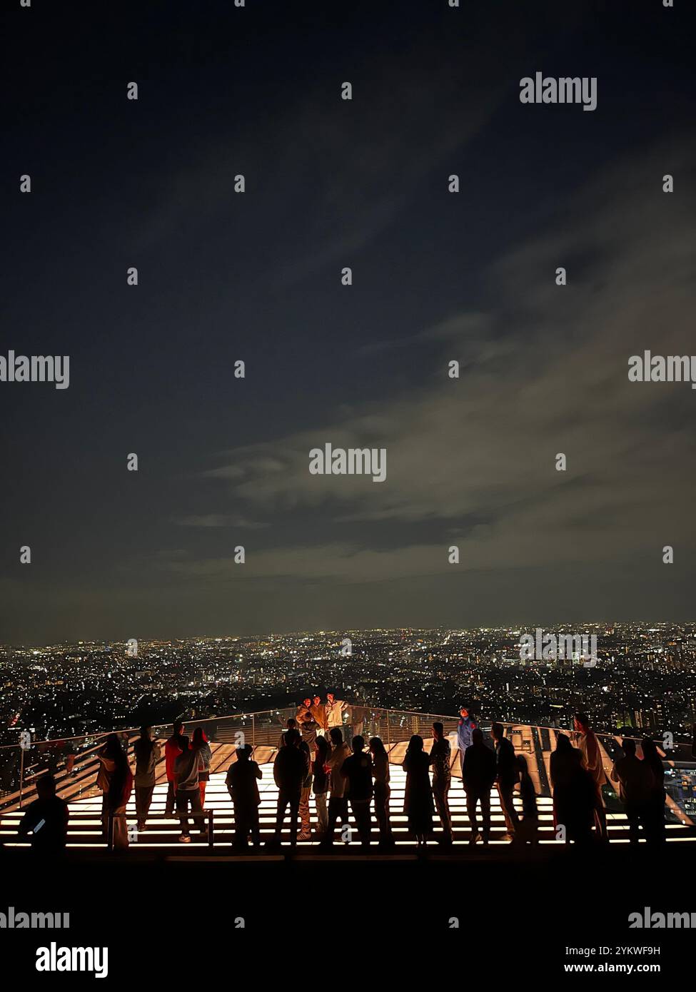 Skyline von Tokio Shibuya Sky bei Nacht Stockfoto