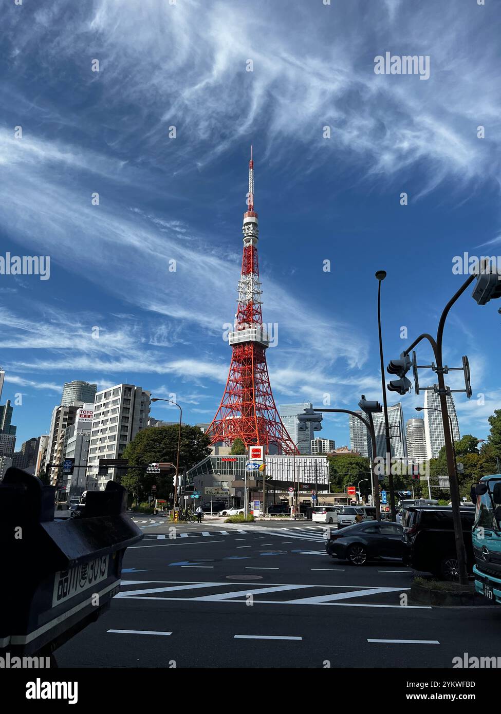 Tokyo Tower - Smartphone-aufgenommenes Stockfoto