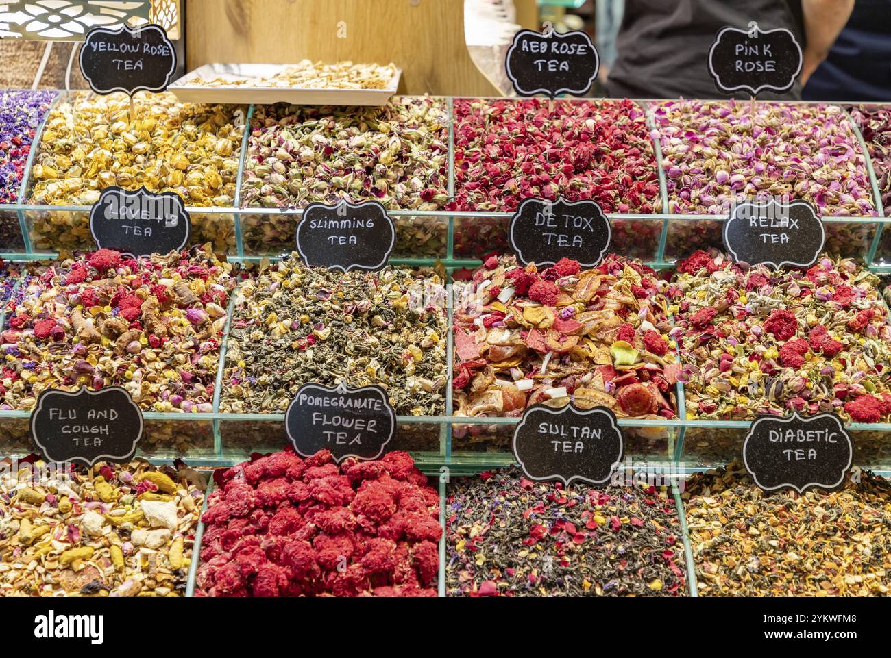 Ein Bild der Teeblätter, die im ägyptischen oder Gewürzbasar in Istanbul verkauft werden Stockfoto